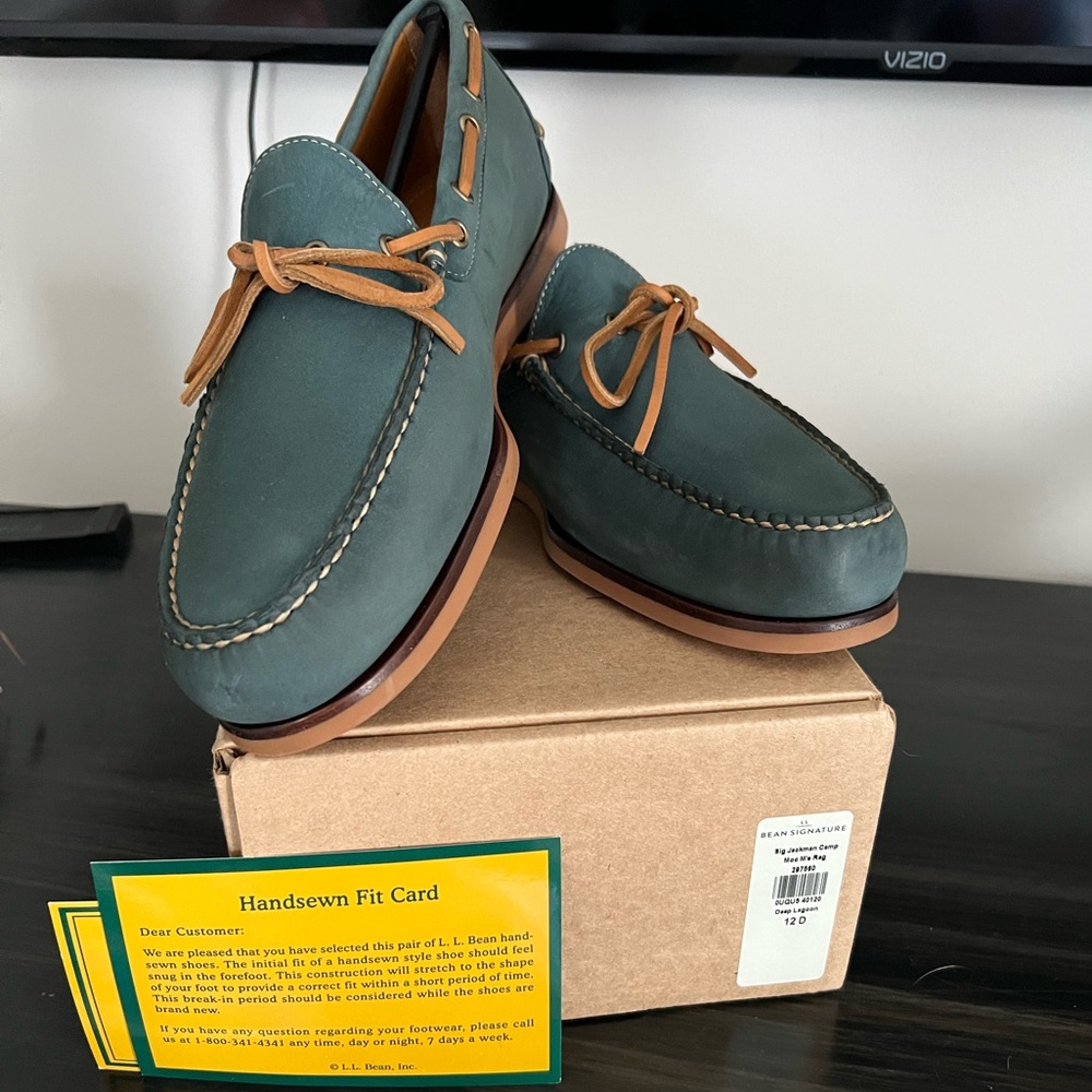 Brand New L.L. Bean Men’s Teal Leather Boat Shoes with Tan Laces